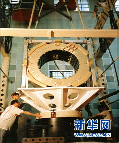 5月16日,高精度粒子探测器“阿尔法磁谱仪2”搭乘美国“奋进号”航天飞机驶入寰宇。